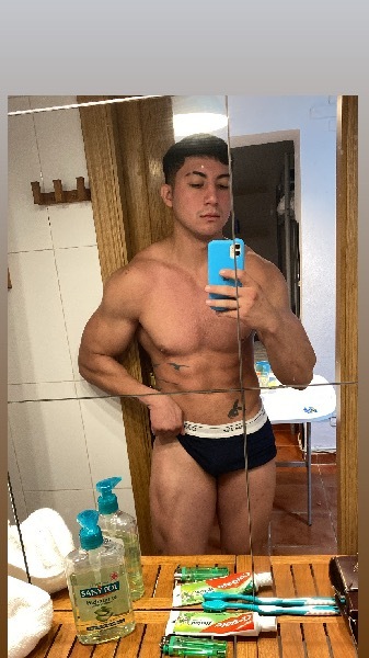 Roni Escort | Chapero Madrid | Sexchapero.com Roni - Gay Escort | Chapero Madrid | Sexchapero.com